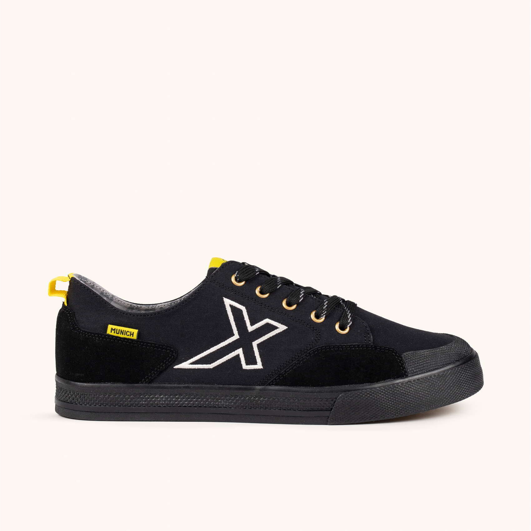 Zapatilla Casual Urbana Negra con Suela Vulcanizada MUNICH SWING 13