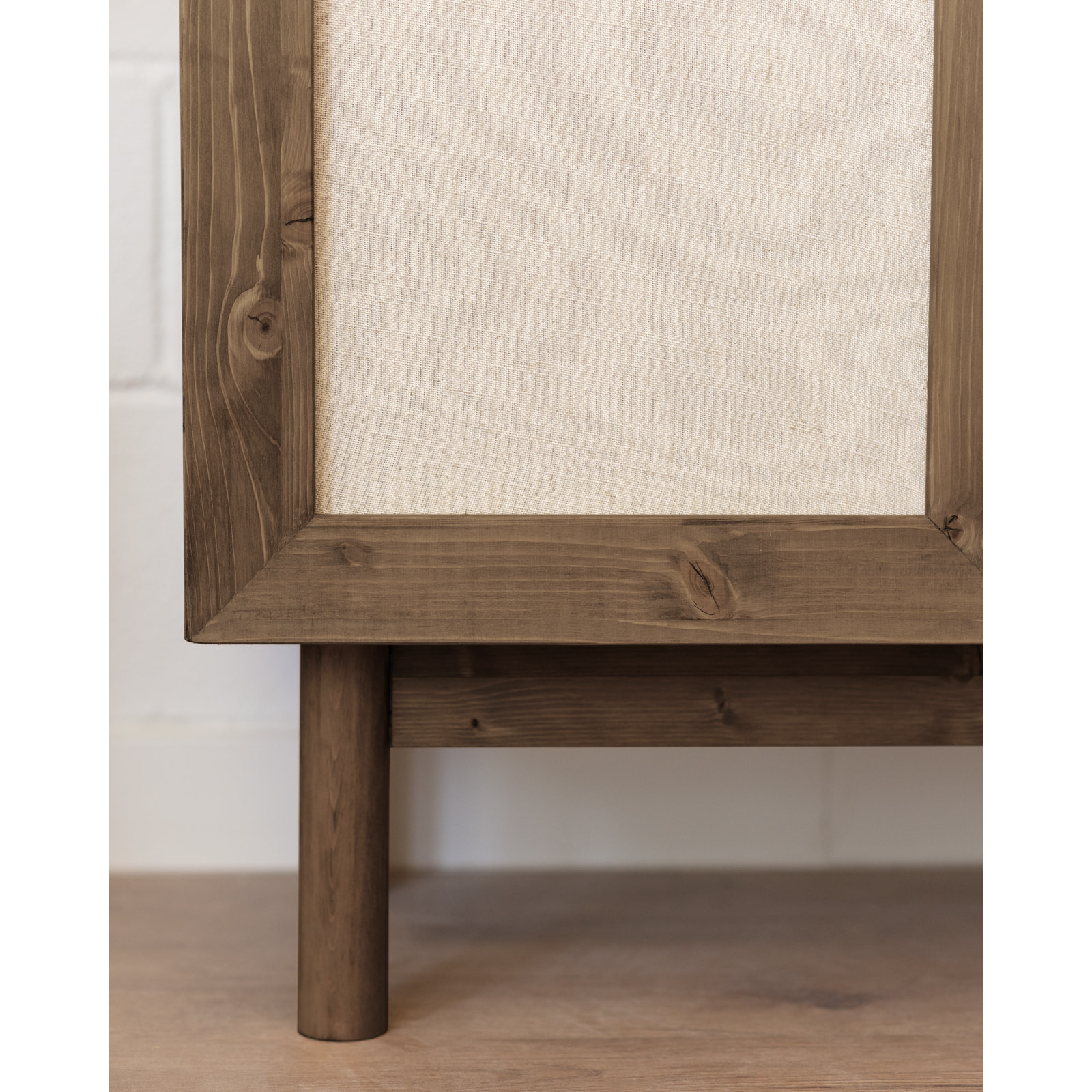 Armoire en bois de sapin et toile de lin ton noyer 180x80cm Hauteur: 180 Longueur: 80 Largeur: 40