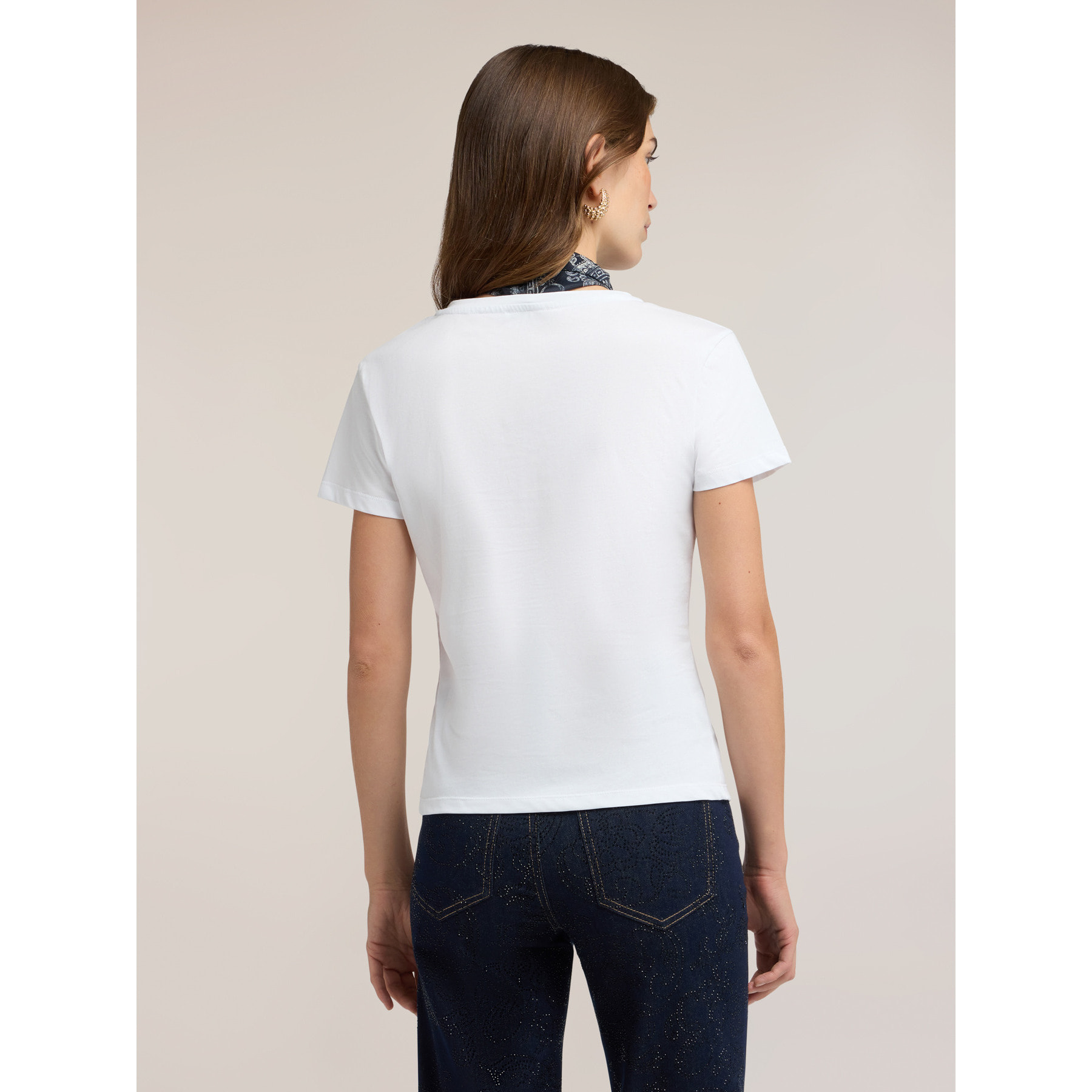 Motivi - T-shirt con foulard paisley al collo - Bianco