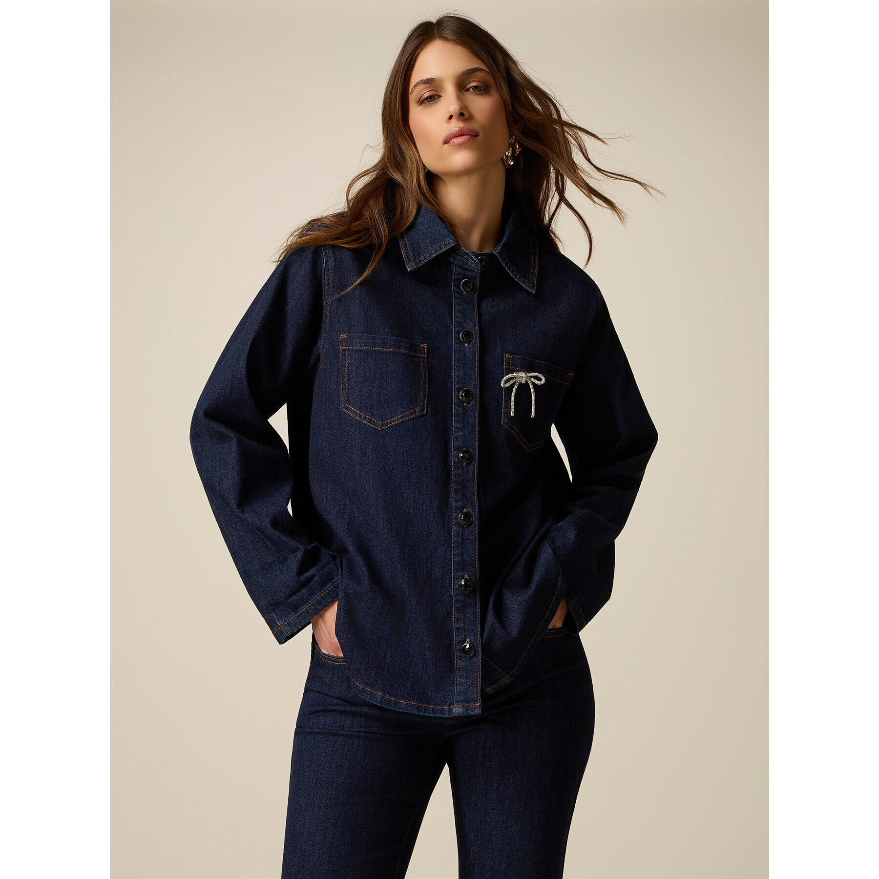Oltre - Camicia in denim con applicazione gioiello - Blu
