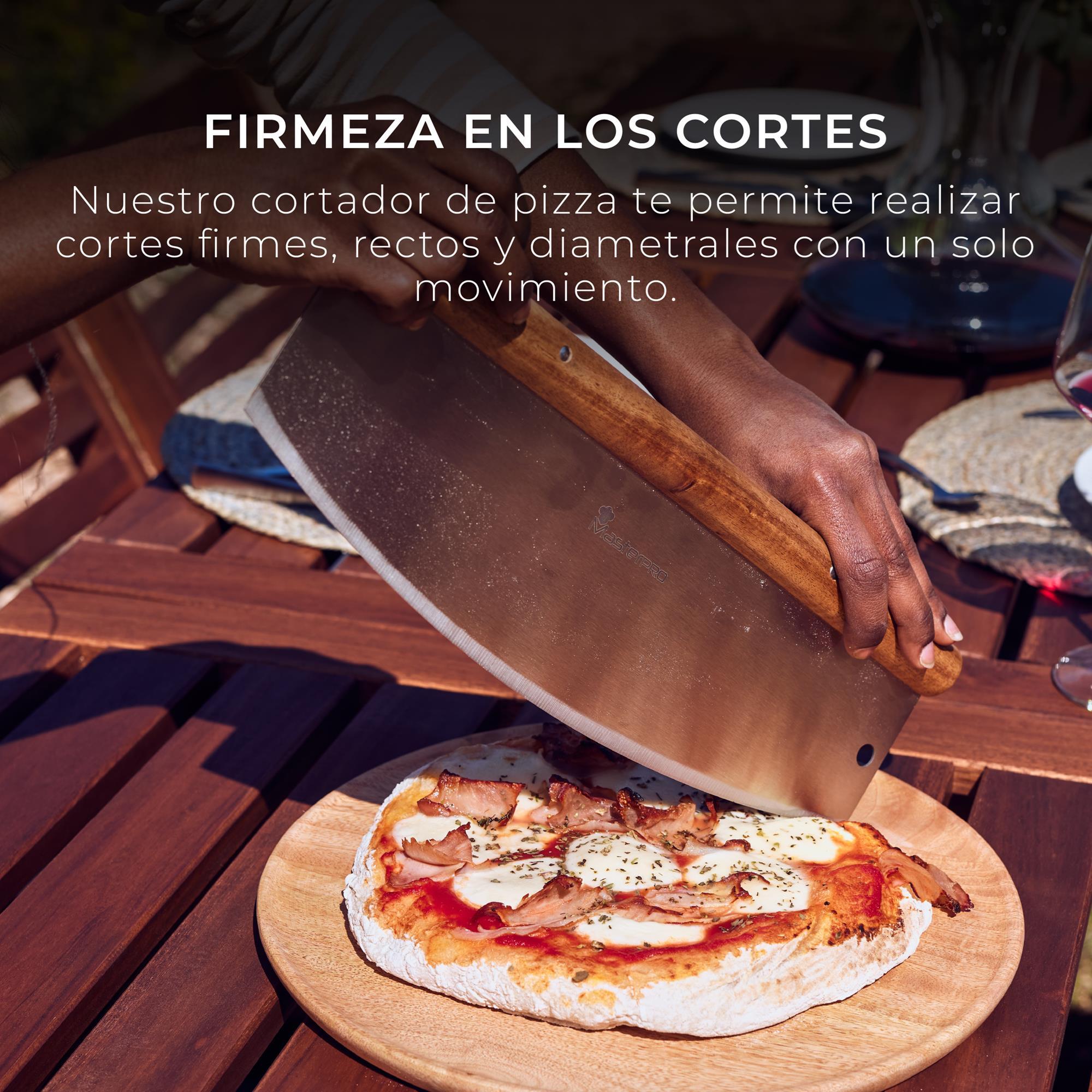 Set compuesto por cortador de pizza + tabla de corte en madera masterpro