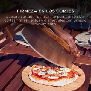Set compuesto por cortador de pizza + tabla de corte en madera masterpro