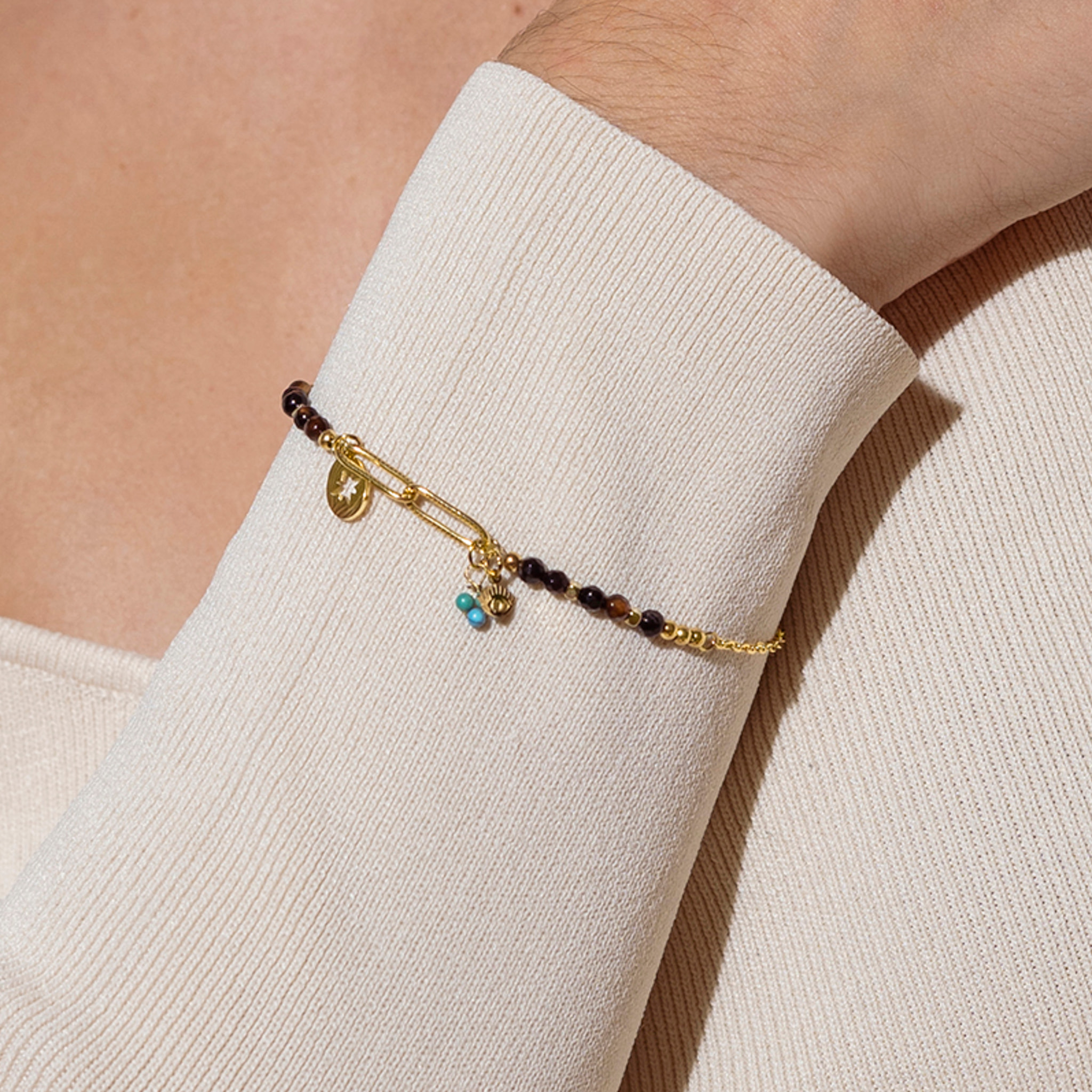 Pulsera de Cuarzo Hidrotermal Onix acabada en oro amarillo de 18K- Ribed