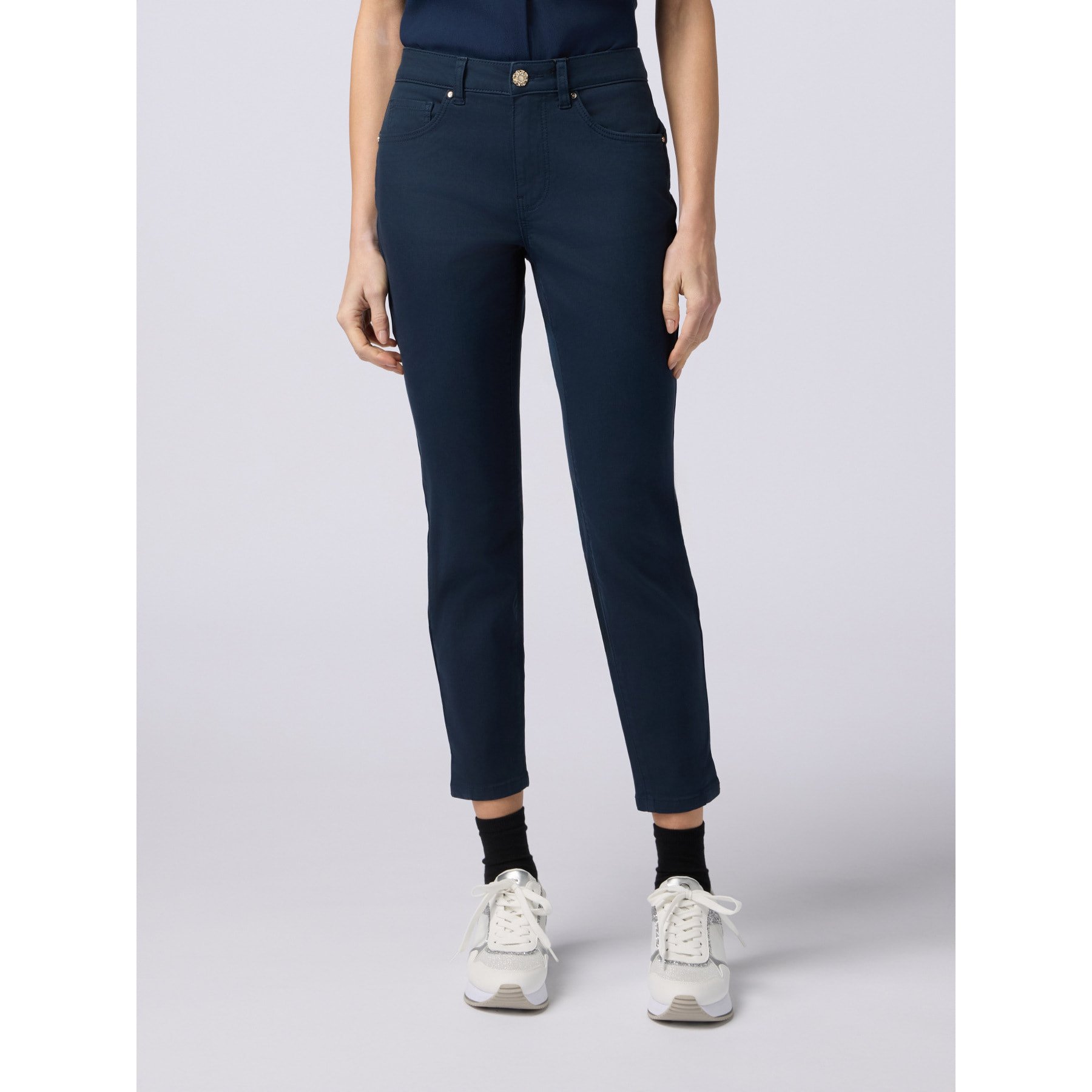 Oltre - Pantaloni skinny in cotone e tencel con bottone gioiello - Blu