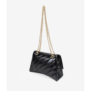 Bolso de hombro negro con solapa y cadena