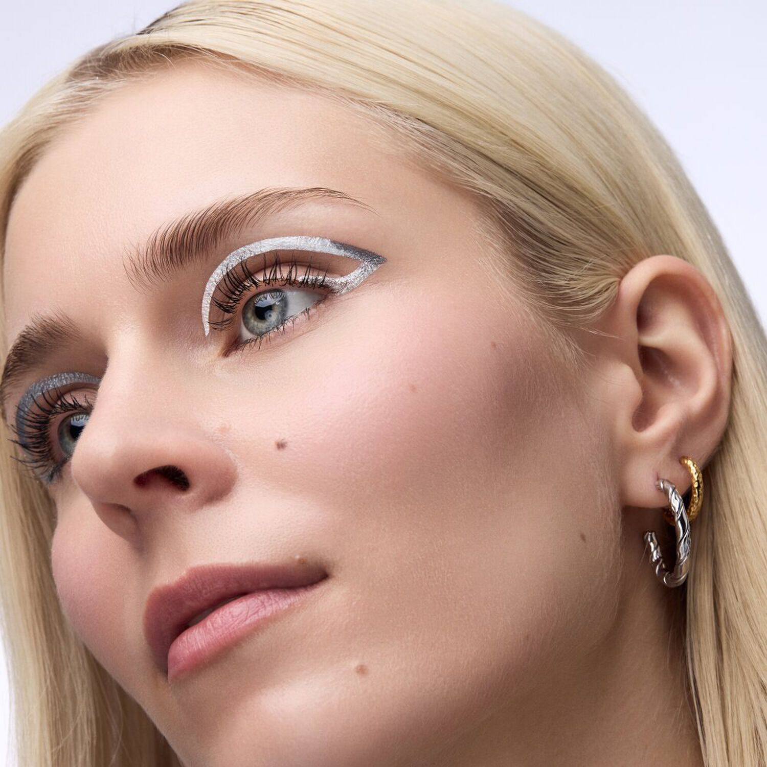 Space Glam Liquid Effect Eyeliner - Eyeliner Hyper Pigmenté Longue Tenue