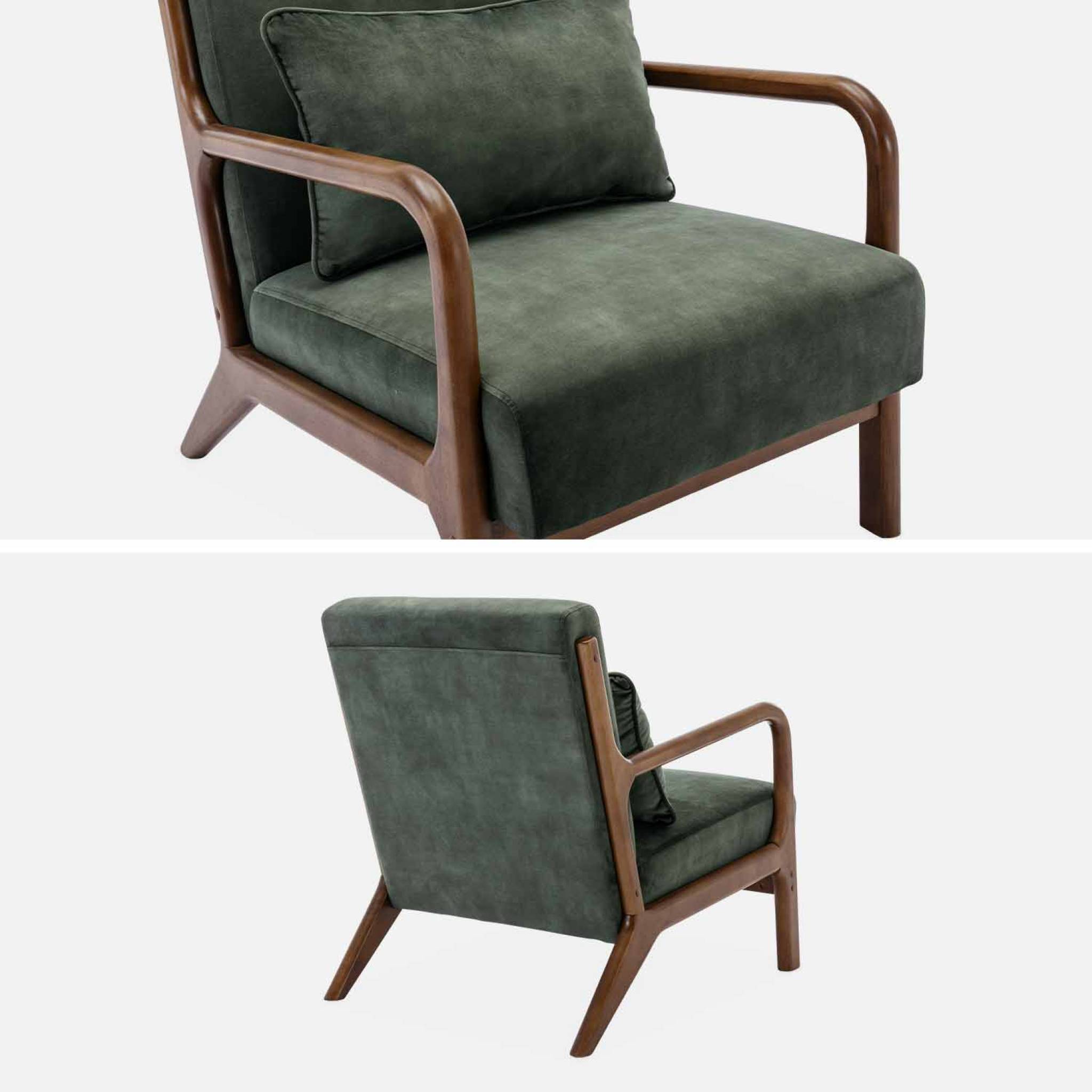 Fauteuil en velours kaki foncé. pieds bois d'hévéa teinté noyer clair. 1 place droit fixe. pieds compas scandinave