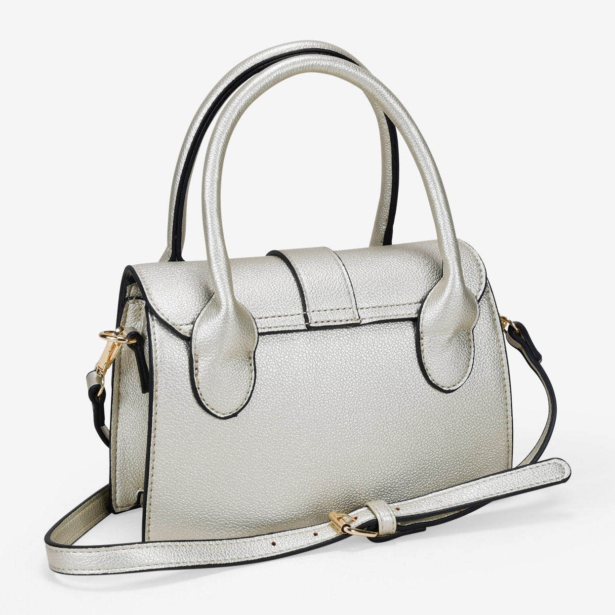 Bolso de mano dorado con solapa y cremallera