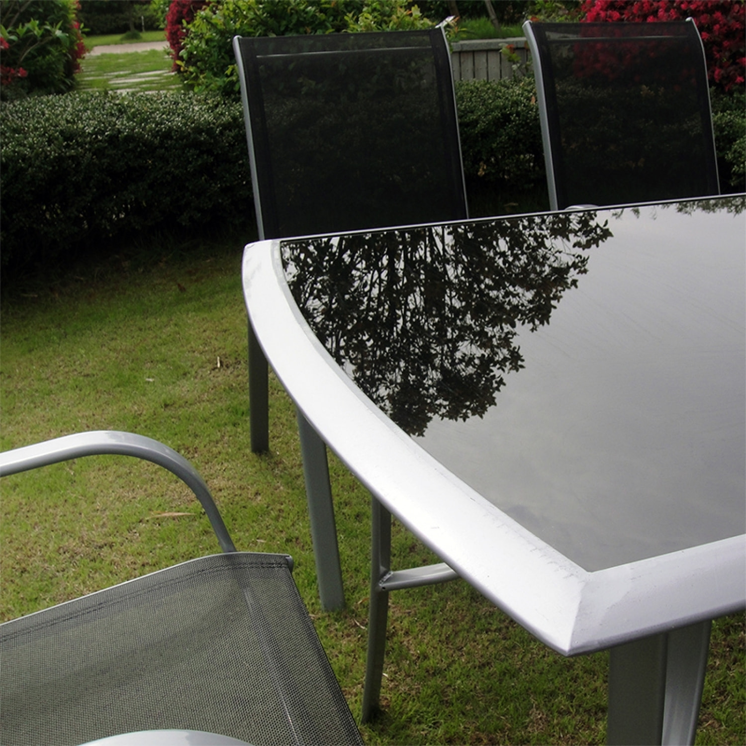 Table de jardin et 6 chaises en aluminium et acier gris BOROA