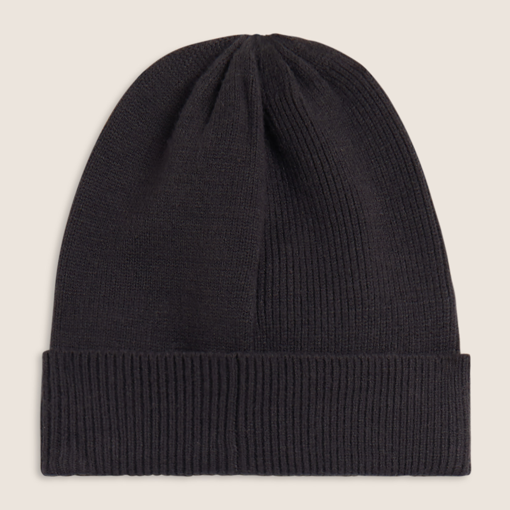 Berretto a coste in filato morbido