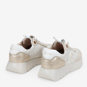 Zapatillas deportivas beige con cordones elásticos