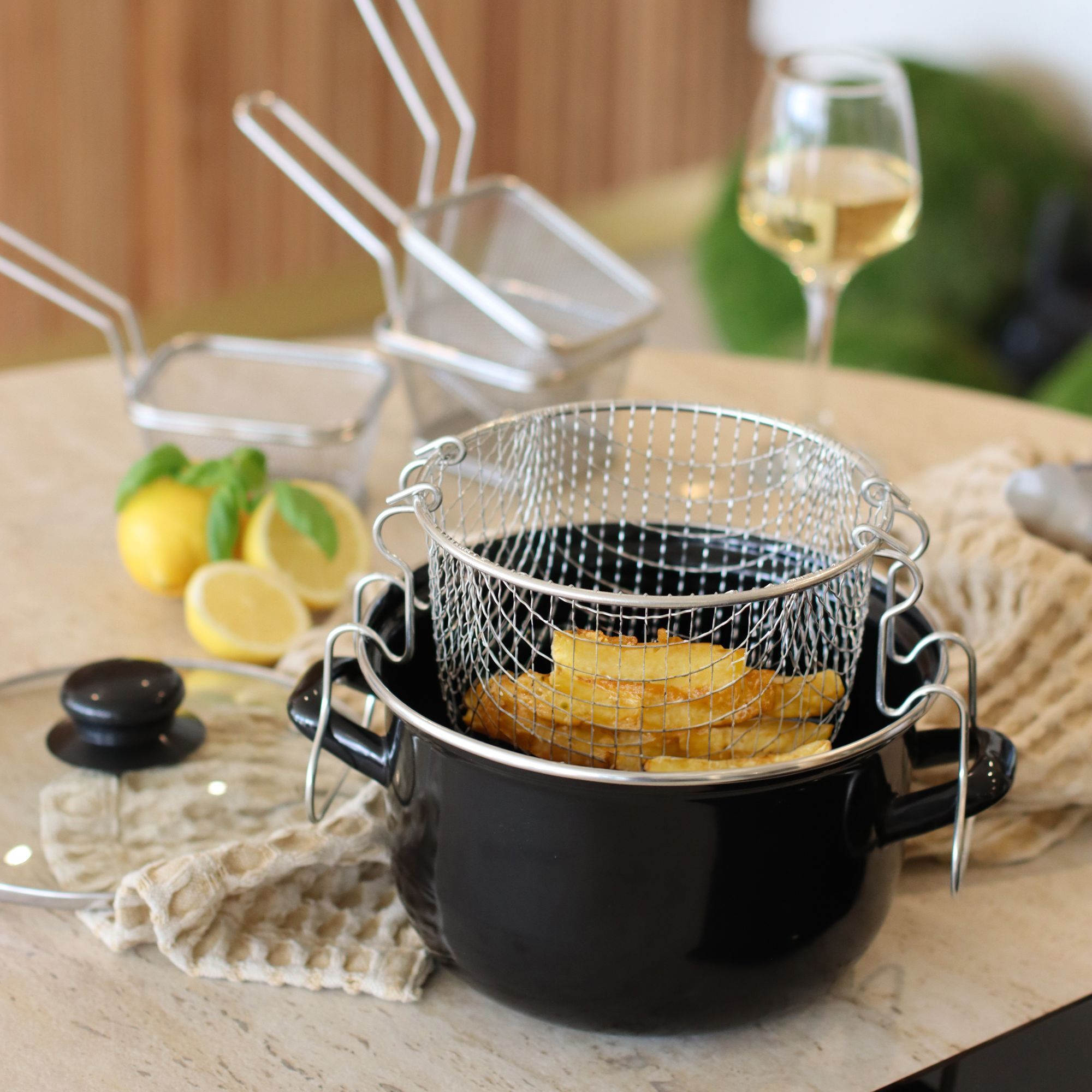 Friteuse en acier émaillé noir 26cm