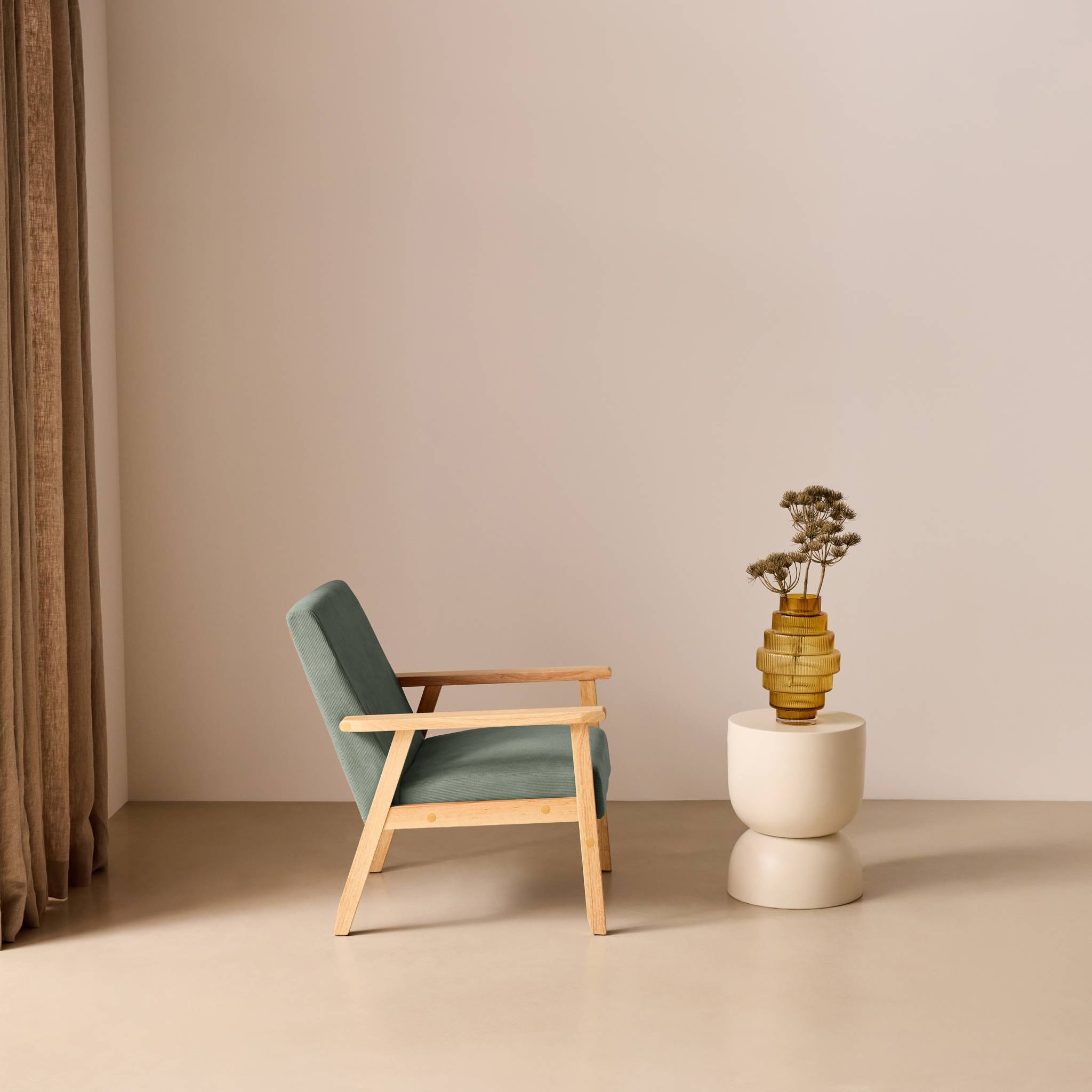 Fauteuil scandinave bois de peuplier, d'hévéa et velours côtelé ISAK