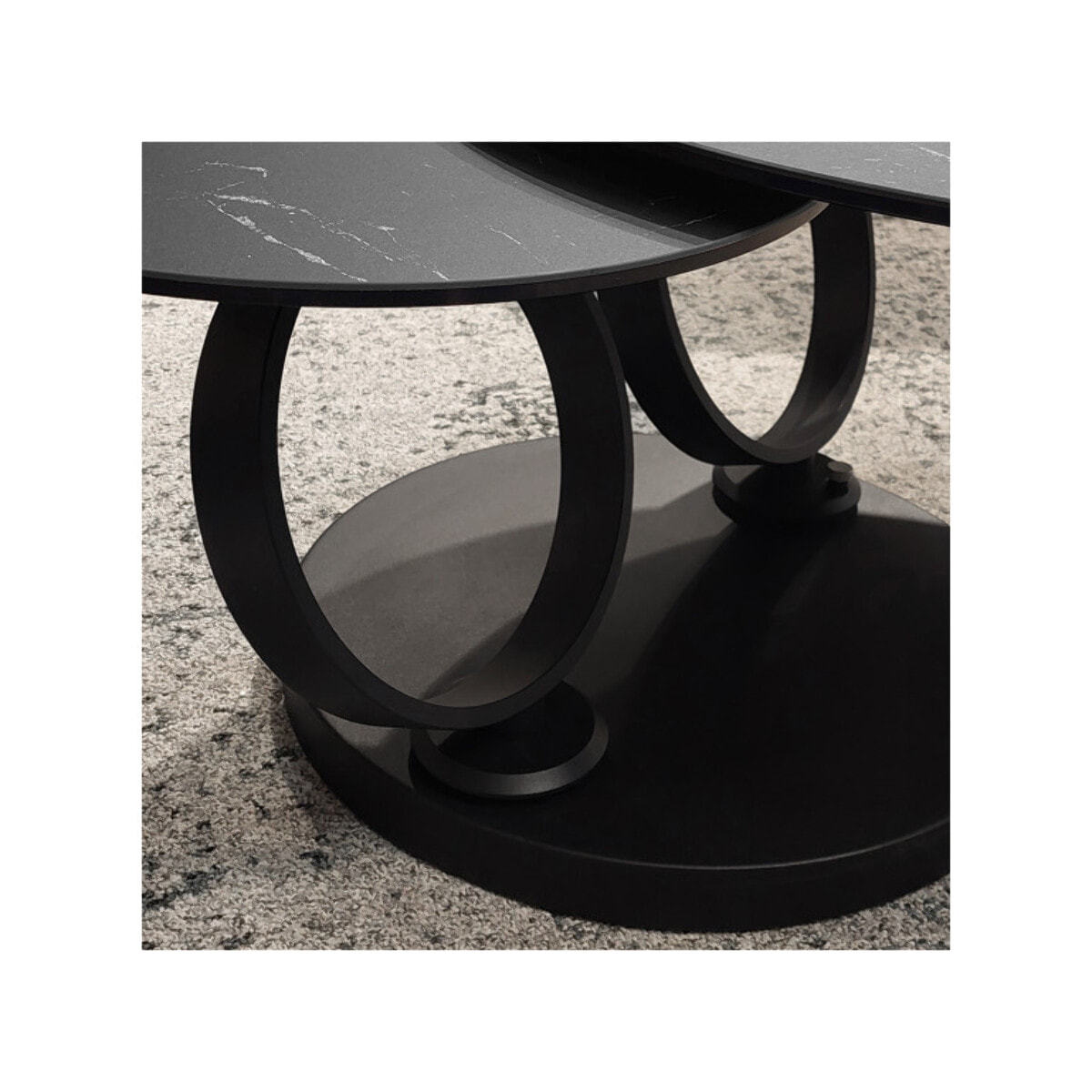 Table basse ronde plateaux en céramique gris marbré et pieds métal noir - URSULE