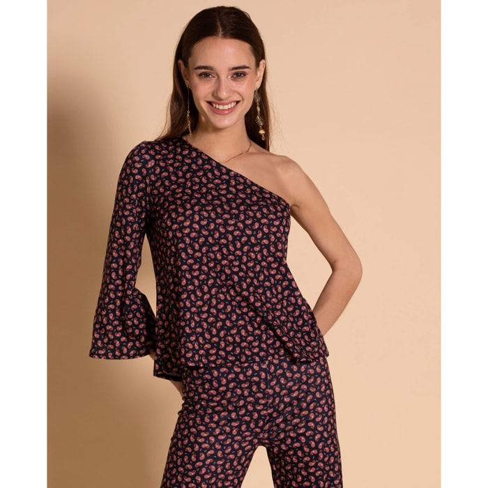 Blusa de mujer asimétrica estampada.