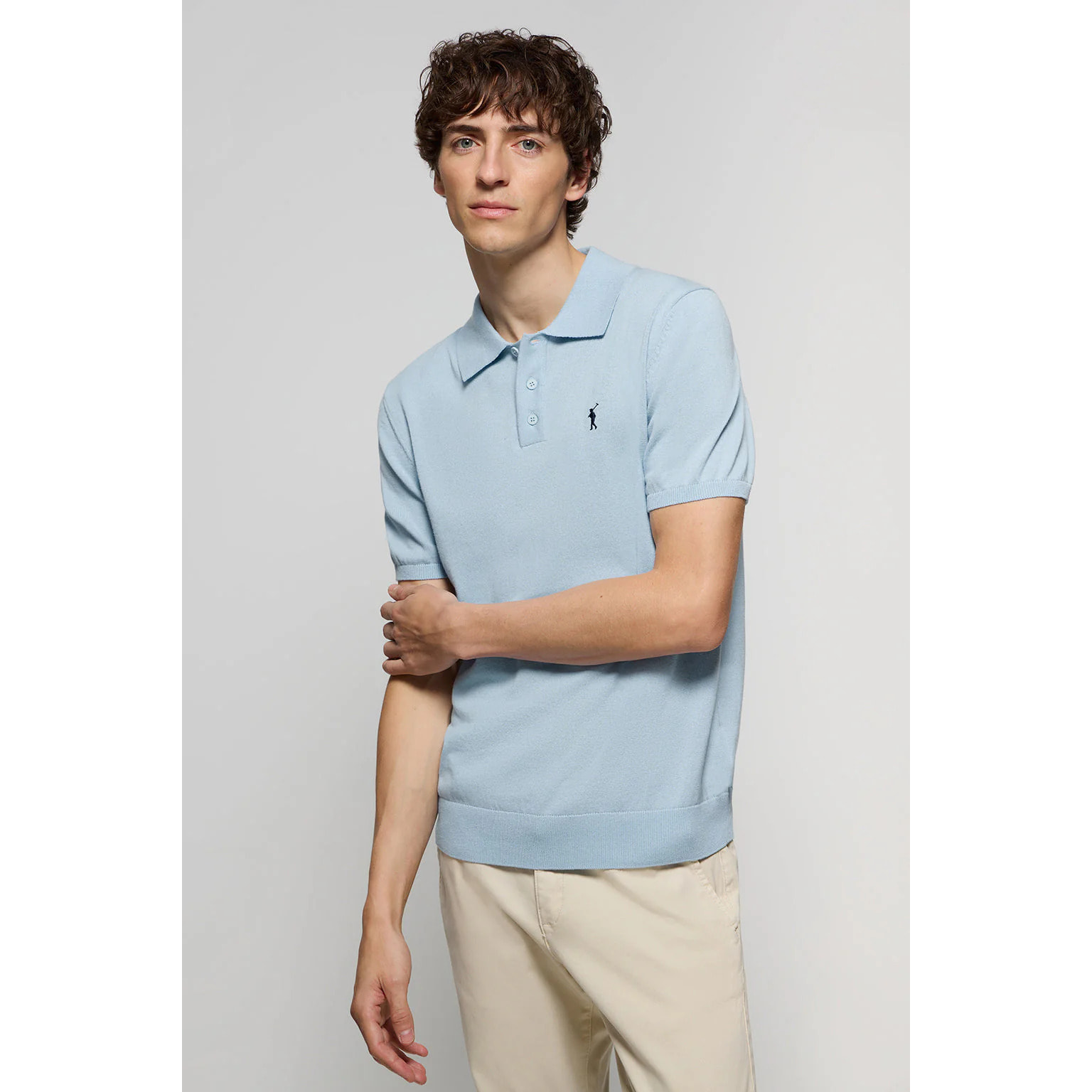 Polo de punto azul celeste con bordado Rigby Go