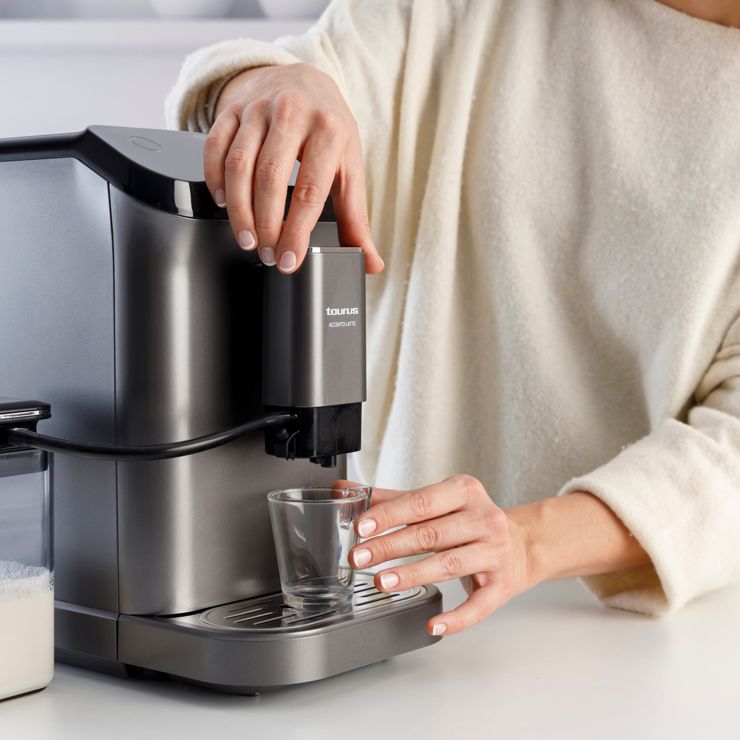 Cafetera Accento Latte superautomática | Espresso y Latte | 1350w - Taurus