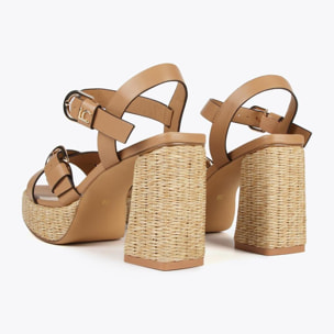 Sandali con tacco e fibbie