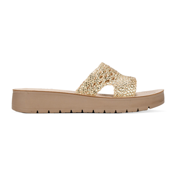 Sandalias con cuña doradas