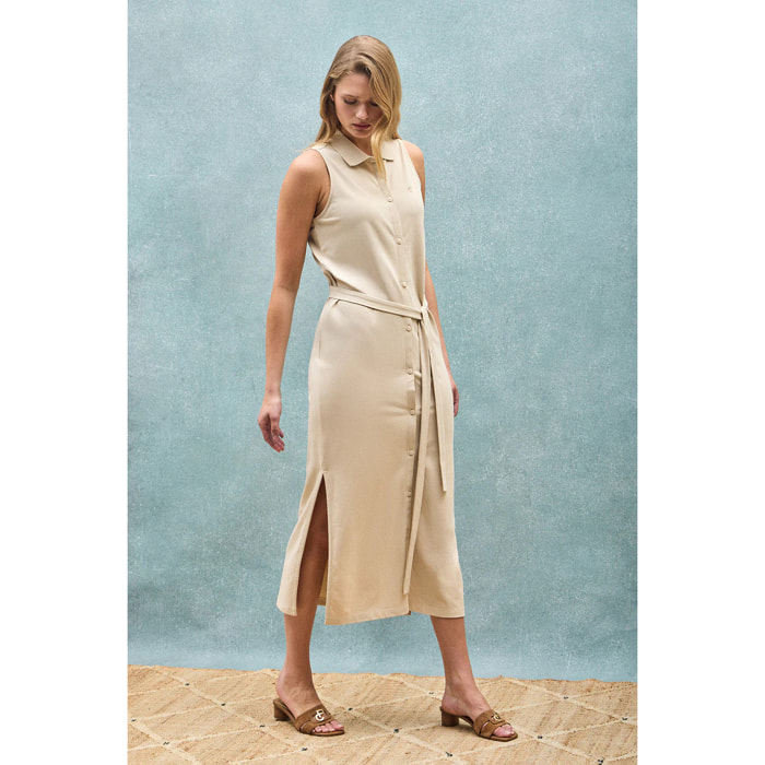 Vestito beige smanicato e abbottonato con monogramma ricamato