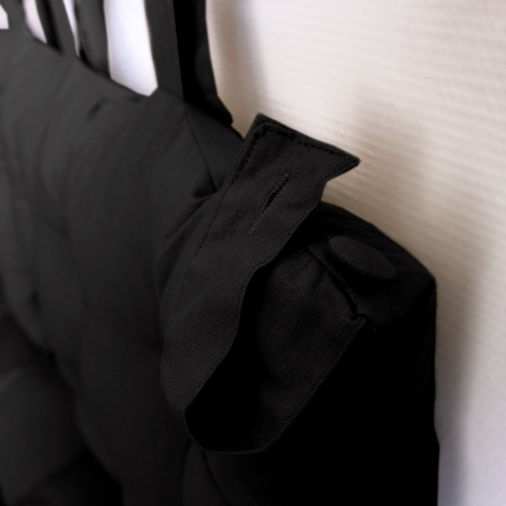 Coussin tête de lit en coton et pattes boutonnées - Noir