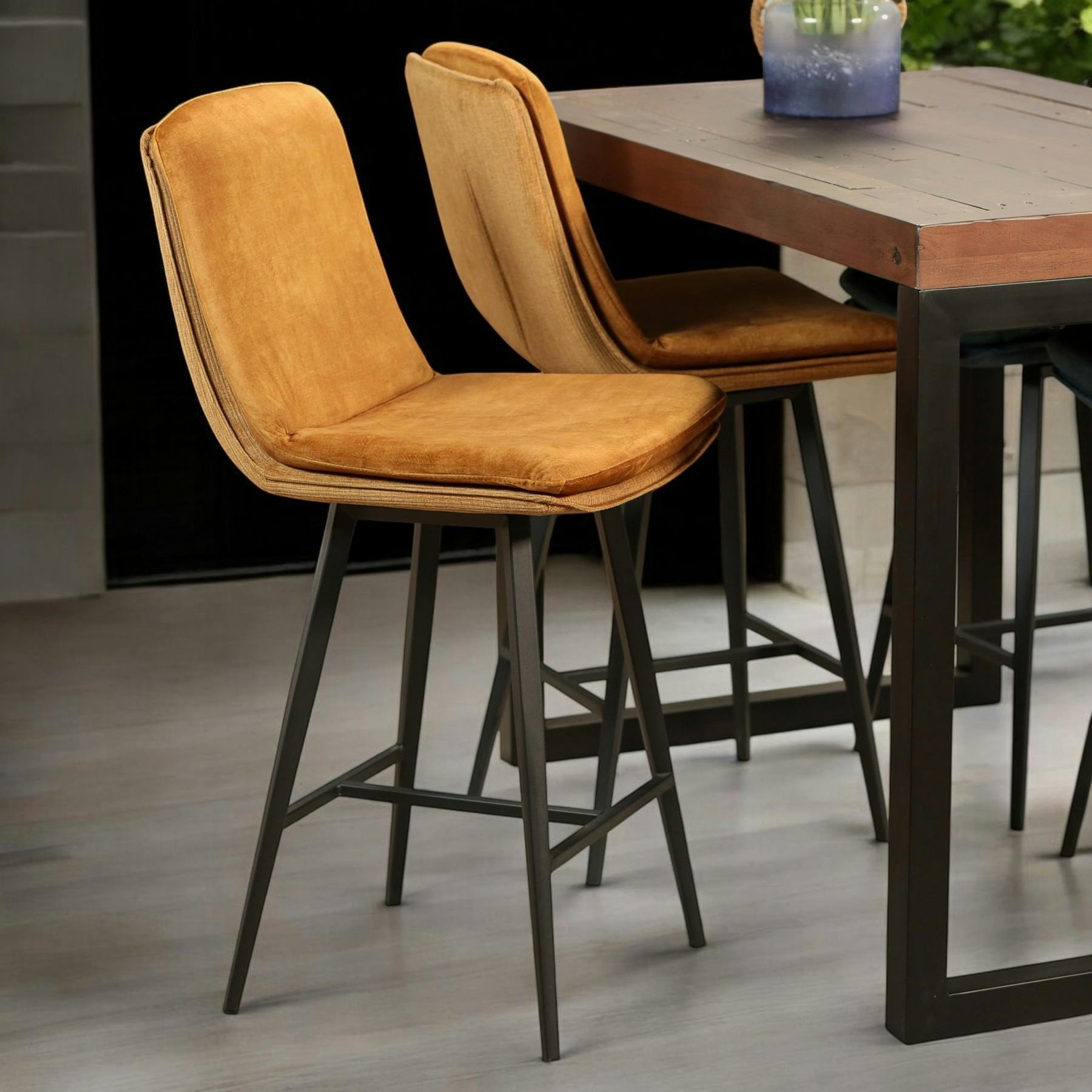 Chaise de bar en velours doré (lot de 2) OKA