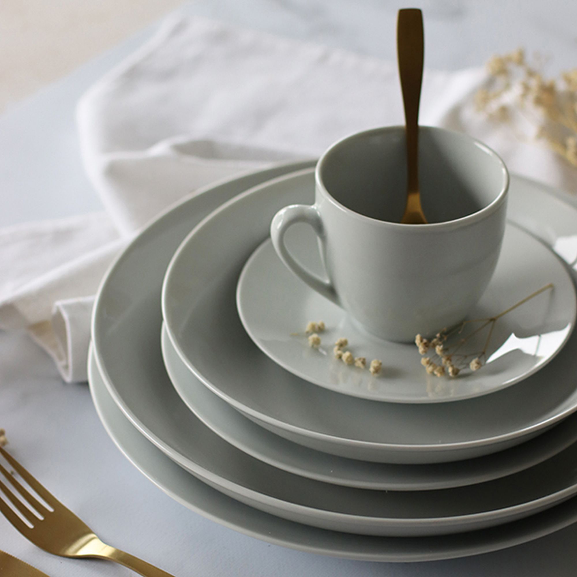 Service de table 38 pièces en porcelaine blanche METROPOLITAN