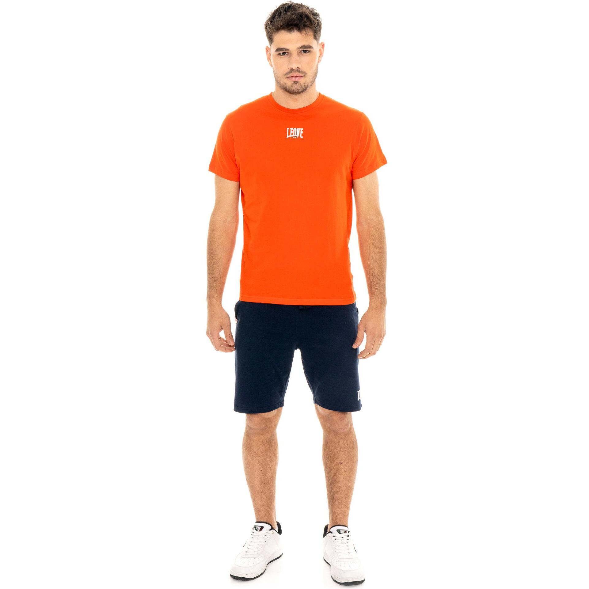 Conjunto completo para hombre compuesto por camiseta Leone Basic y pantalón corto