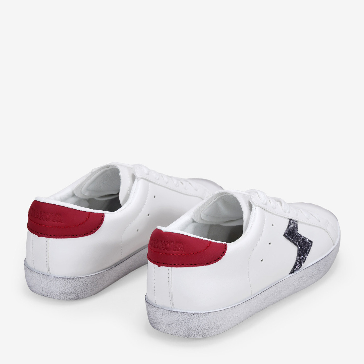 Zapatillas deportivas blancas con cordones