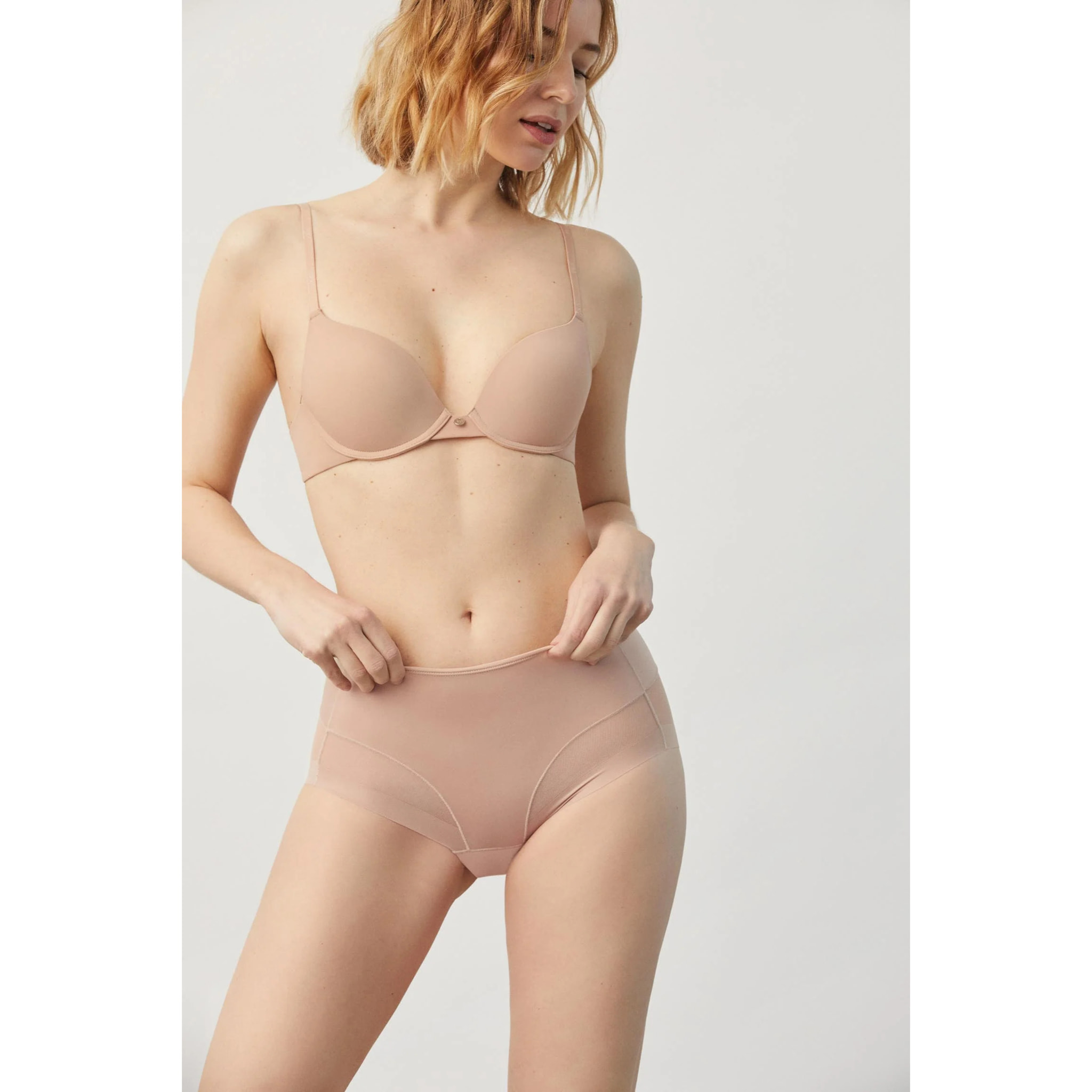 Slip a vita alta in tulle beige