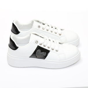 Sneakers in simil pelle con dettaglio strass