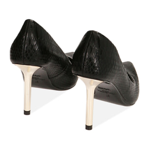 Zapato de tacón negras con estampado pitón, tacón 9 cm