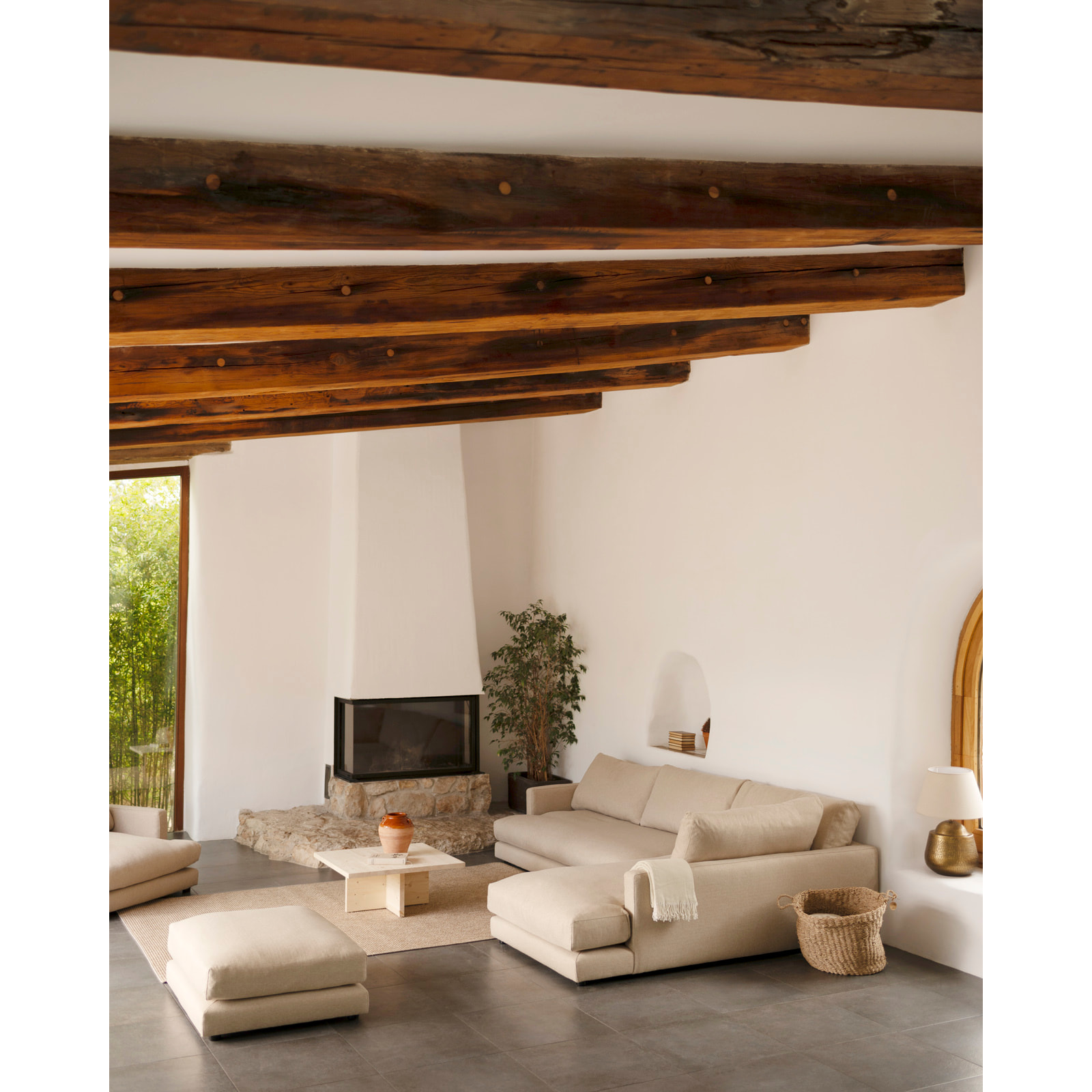 Table basse carrée en bois massif ton naturel de 80x80cm Hauteur: 33.2 Longueur: 80 Largeur: 80