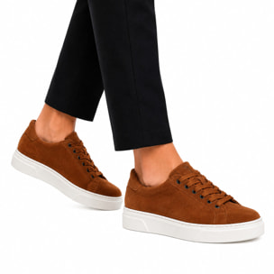 Sneakers stringate in vera pelle scamosciata