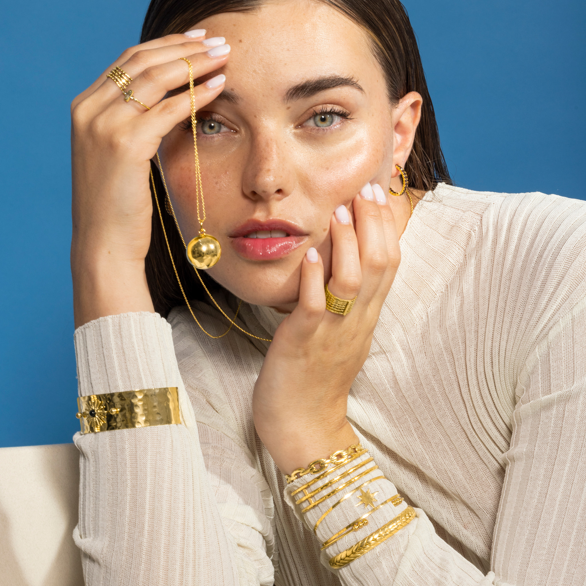 Pulsera acabada en oro amarillo de 18K