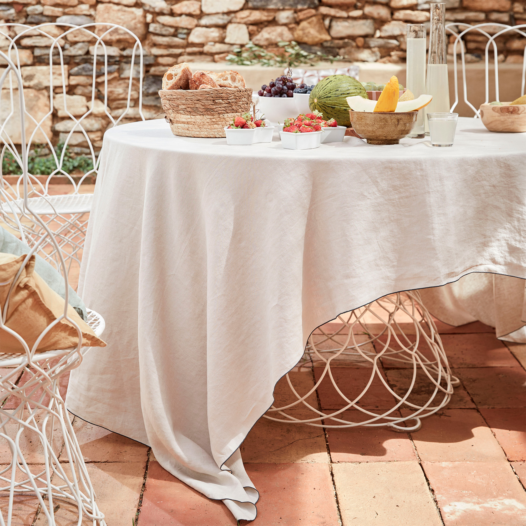 Nappe en lin lavé, AUTOUR DU LIN