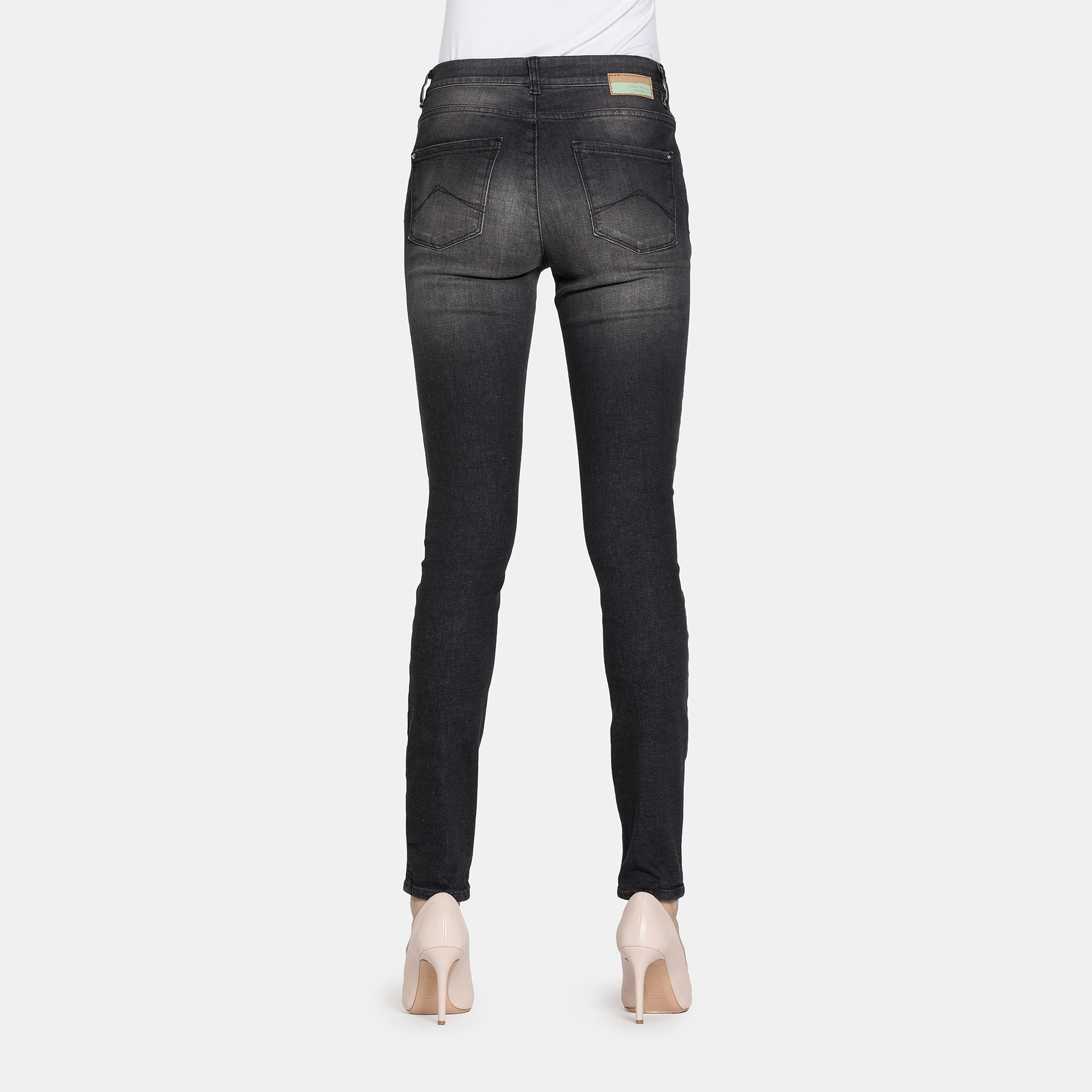 LEGG-JEANS DONNA CON TRATTAMENTO ALL'ALOE. Vita regolare e gamba stretta.