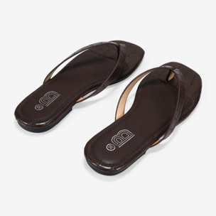 Sandalias de dedo marrones efecto cocodrilo