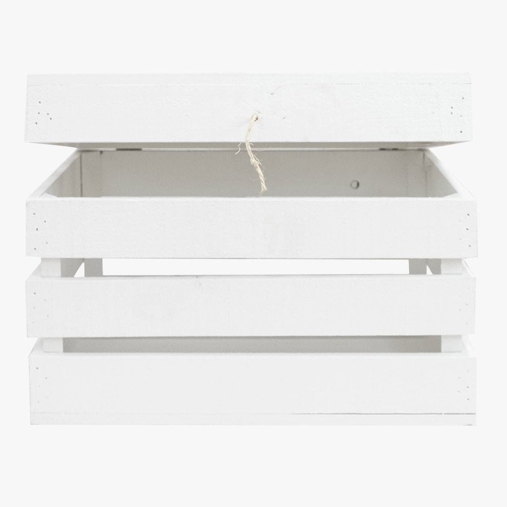 Baúl de madera maciza en tono blanco de 49x30x33cm Alto: 29.5 Largo: 49 Ancho: 33