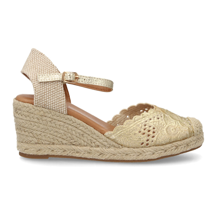 Alpargata cuña con calados altura media