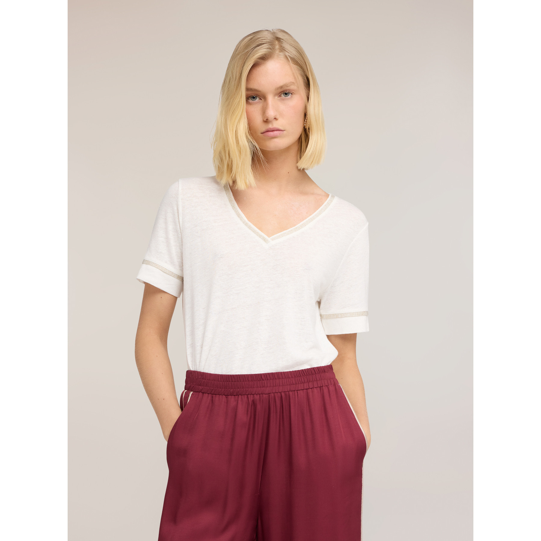 Motivi - Camiseta de mezcla de lino con perfiles color oro - Blanco