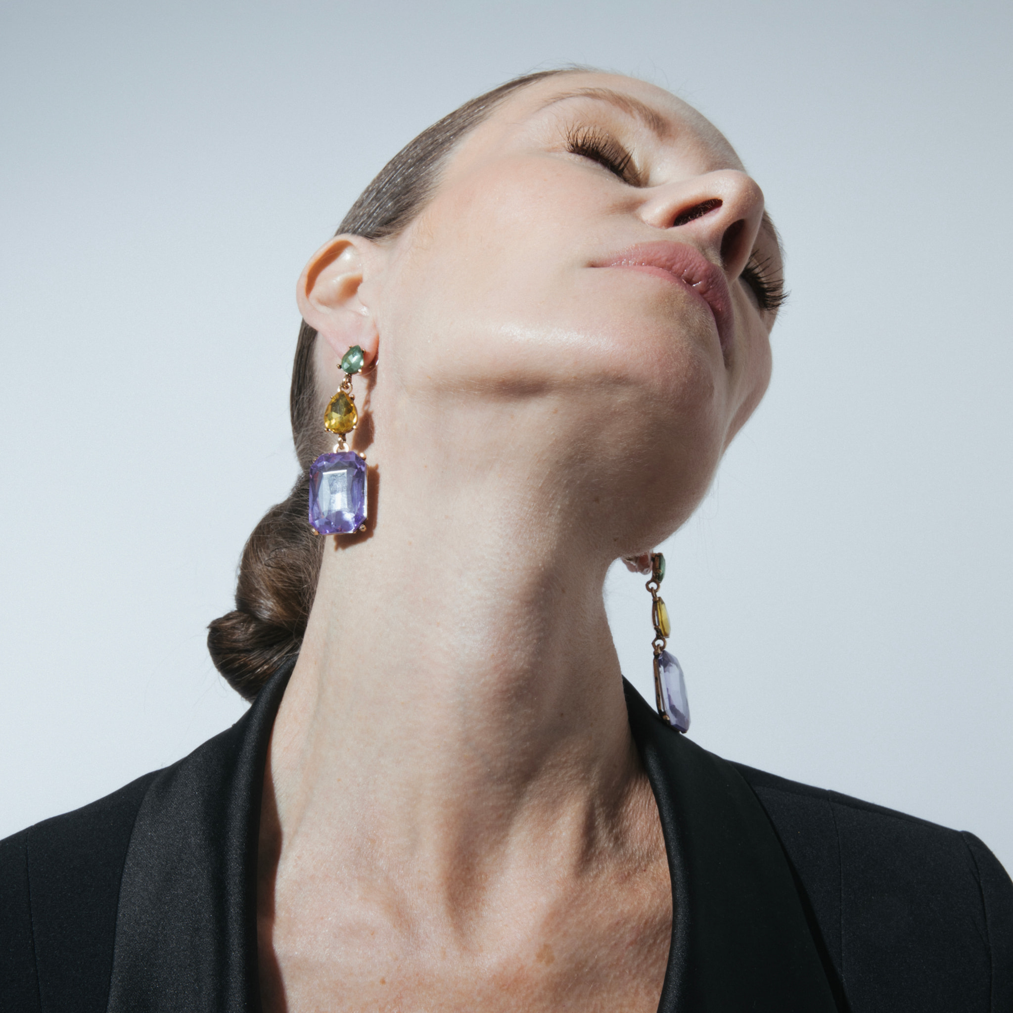 Pendientes de Cristal Morado acabados en oro amarillo de 18k