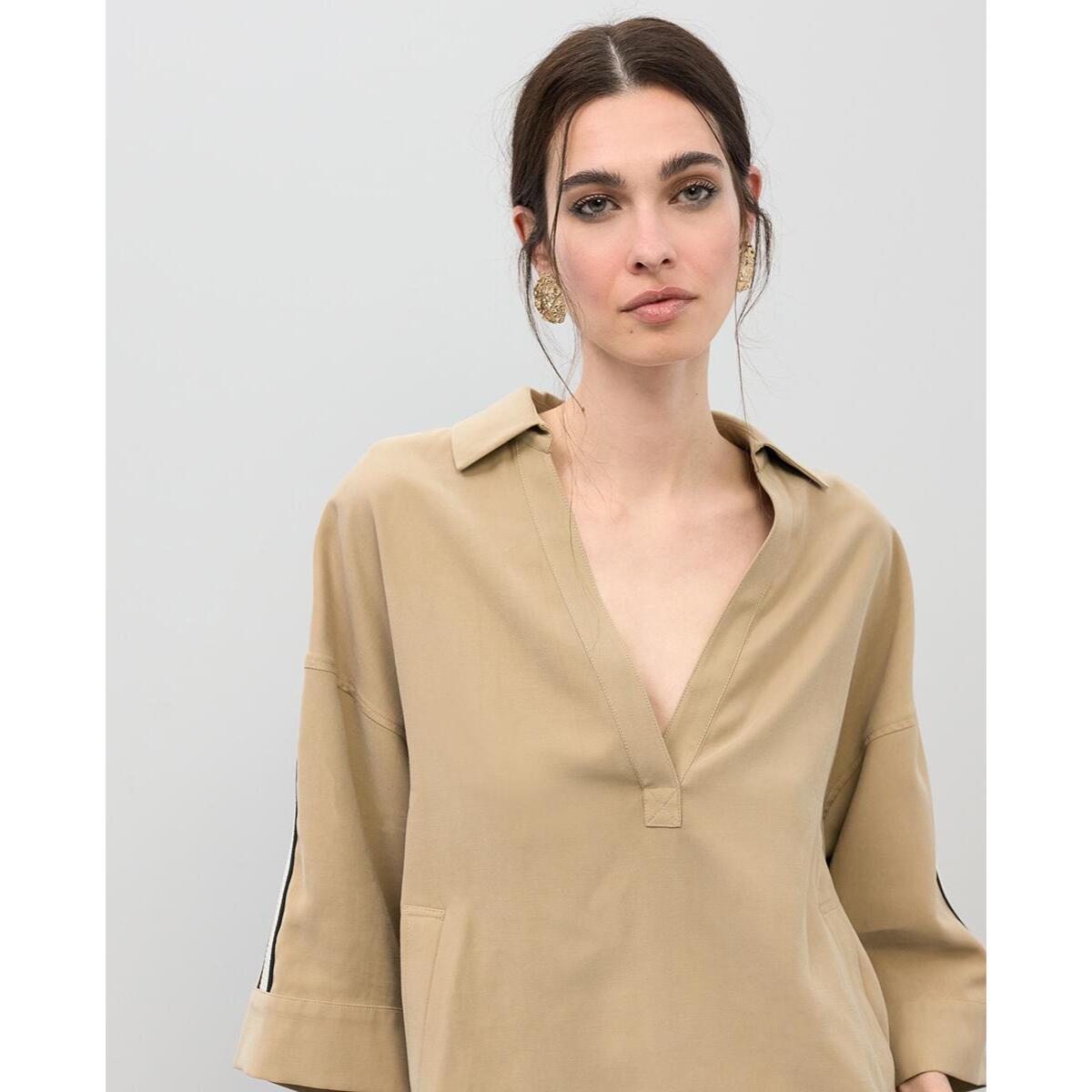 camicia con scollo a V