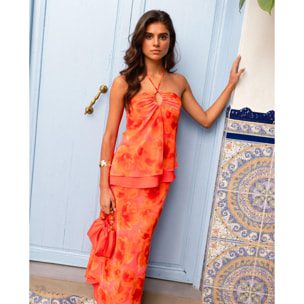 Blusa de mujer con cuello halter y lazada.