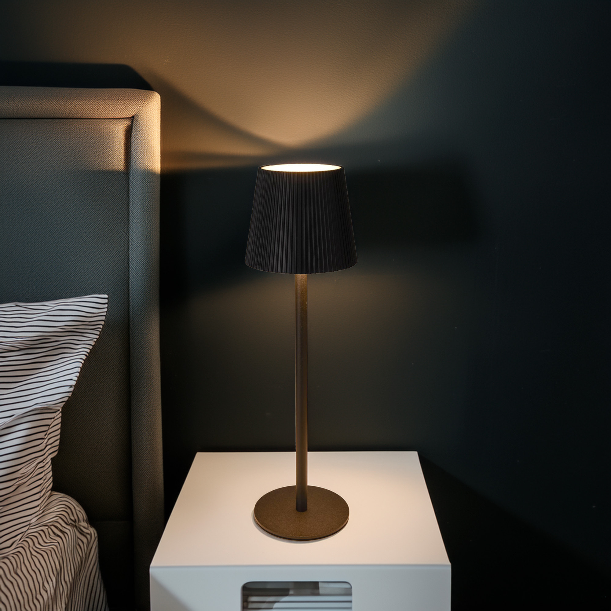 Well Home Lámpara de mesa Negra LED Recargable con 32 Luces Blancas cálidas y 4 niveles de Brillo Ø10,5x36,2cm