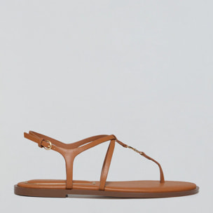 Sandalia de tiras Bianca marrón con detalle metálico