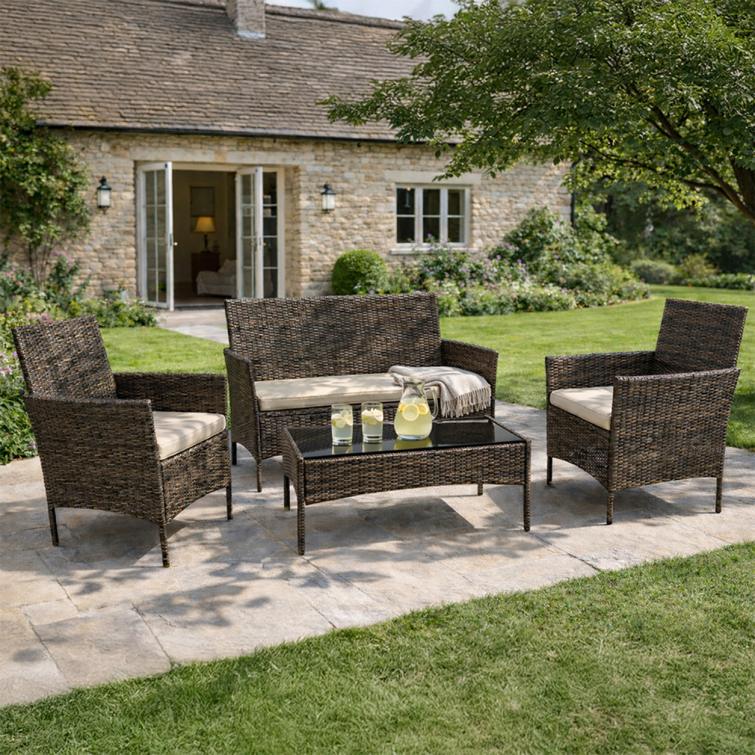 SALOU Ensemble de jardin 4 places en résine tressée marron et coussins beige