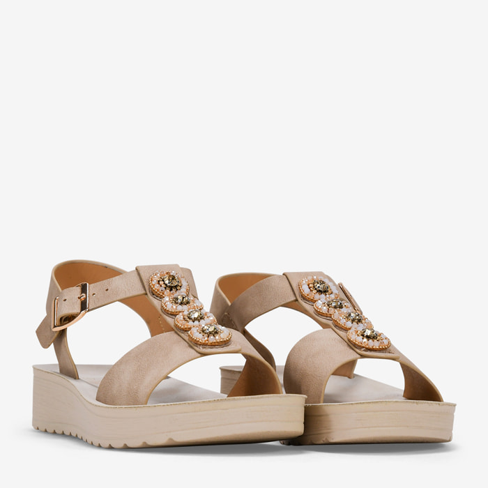Sandalias de cuña beige con brillantes