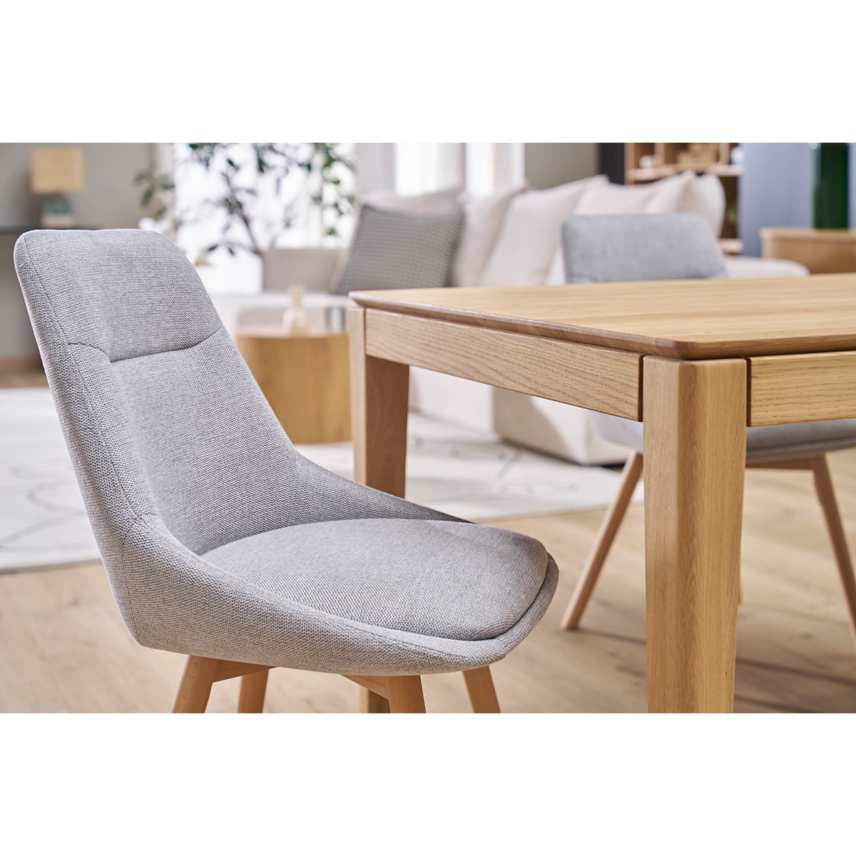 Chaises en tissu effet velours texturé gris clair et bois clair (lot de 2) ALESS