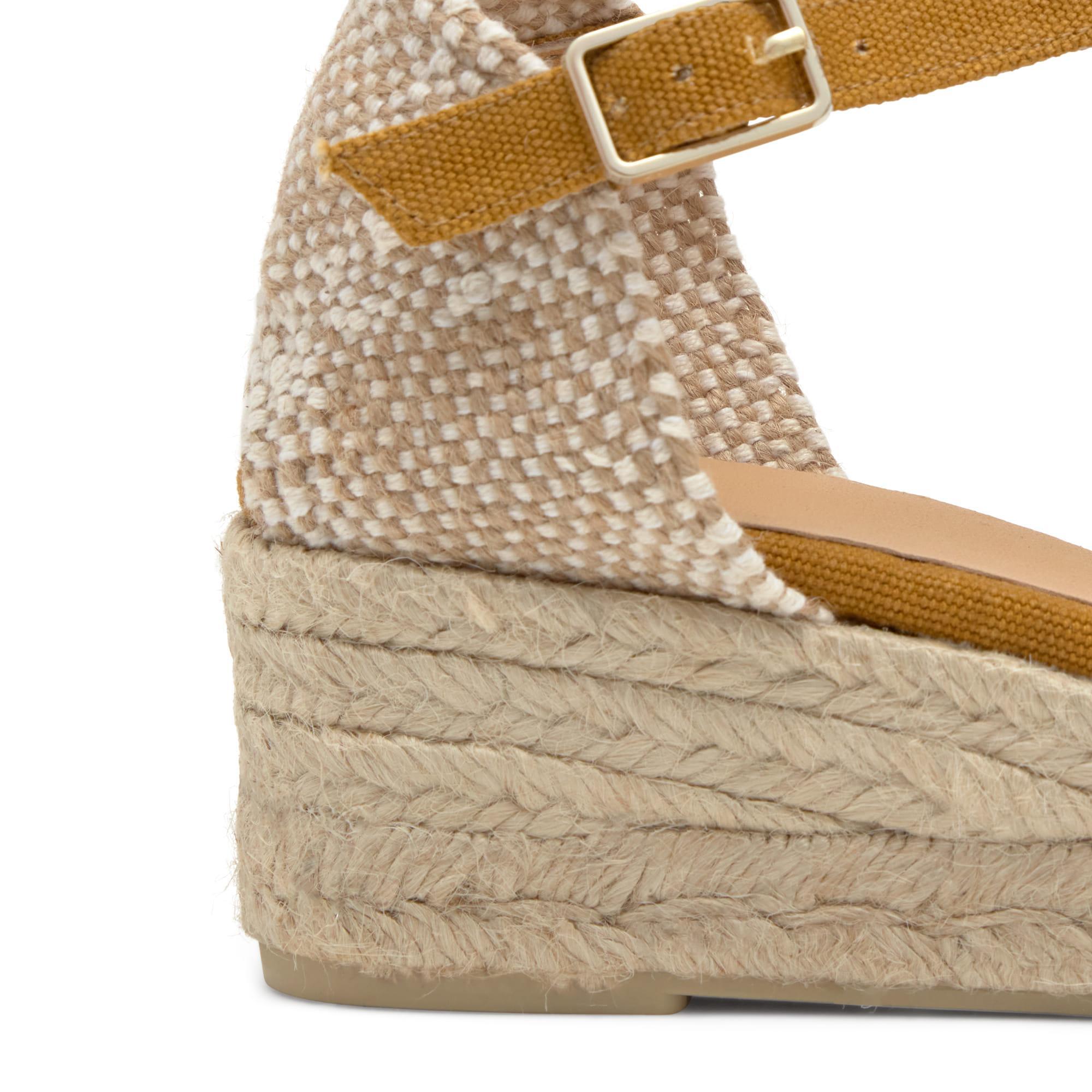 Alpargata de cuña Carol en algodón orgánico lavado con cierre de pulsera